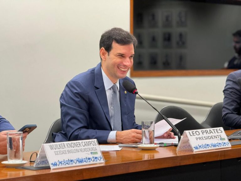 Leo Prates alfineta opositores e diz que quem define o futuro de ACM Neto é o povo