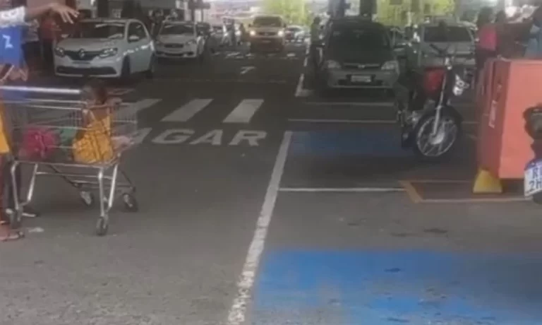 B03F2E92-E7D1-4AC6-8EC4-52A99F8592DD