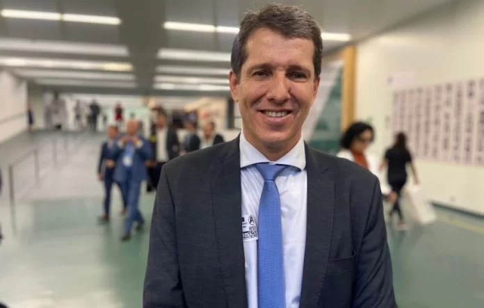 a185c433-88fd-4d4f-9c24-7a05a3cf7f28-696x443