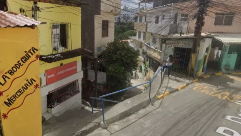 homem-morto-escadaria-garcia