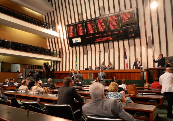 deputados-discussao-plenario-assembleia-legislativa-foto-sandra-travassos-alba