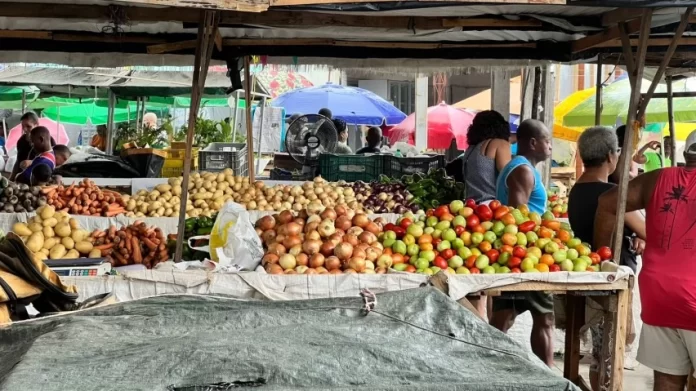 Feir-mercado-fruta-1-696x391